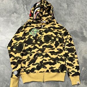 ** New Bape Men’s Medium Camouflage Shark Hoodie